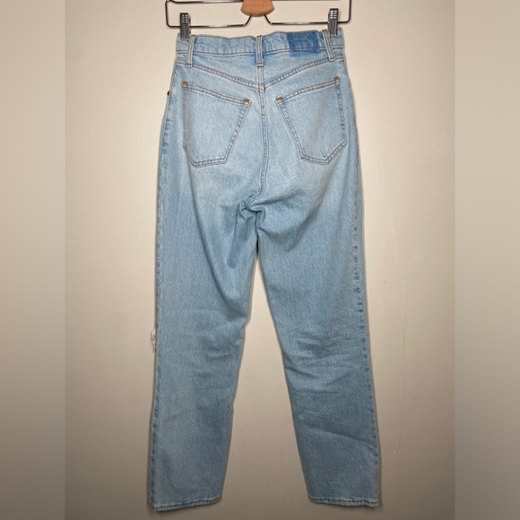 Abercrombie & Fitch Curve Love Ultra High Rise 90s Straight Leg Jeans - Picture 9 of 12